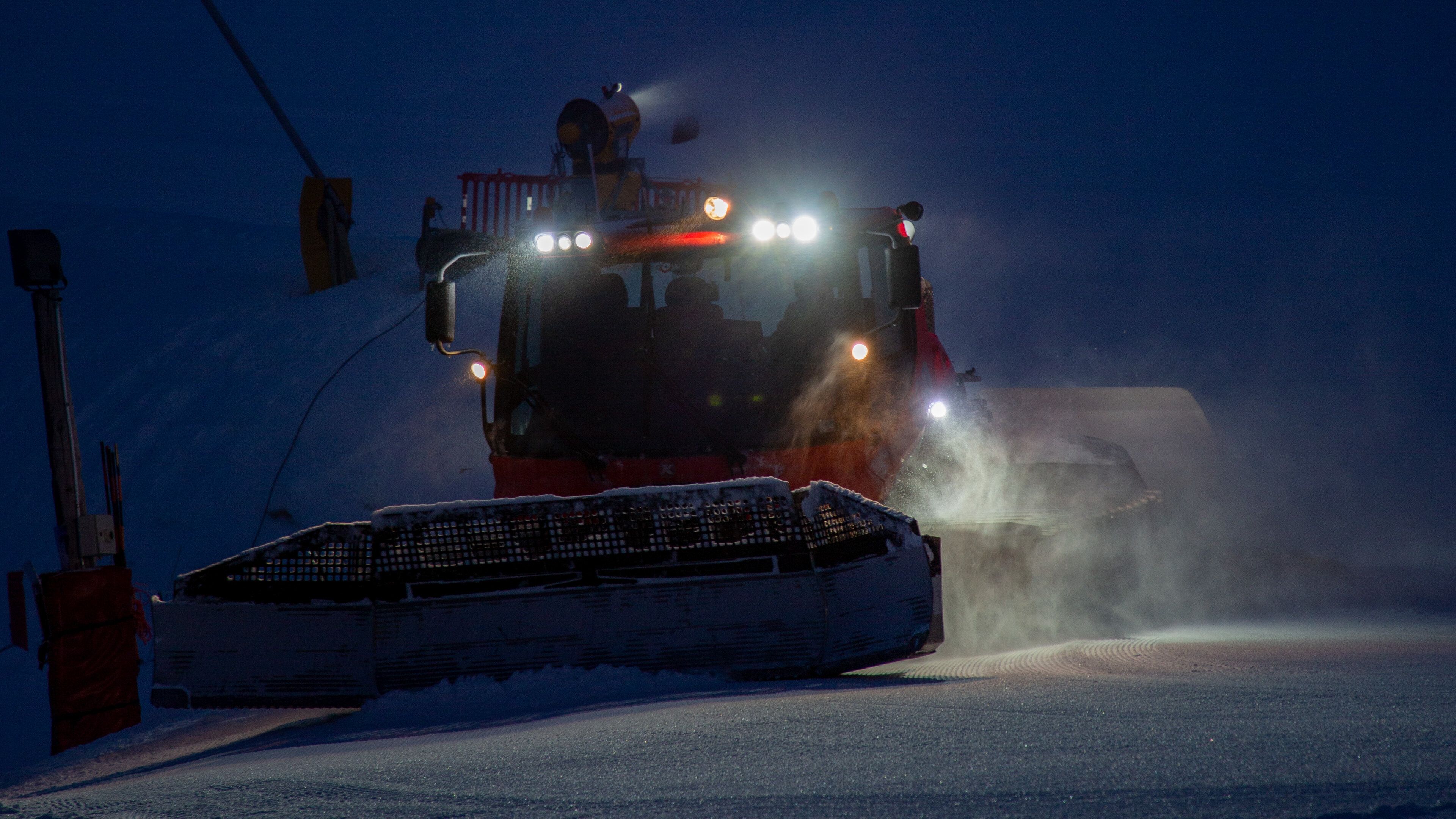 PistenBully 600 beim Präparieren der Pisten